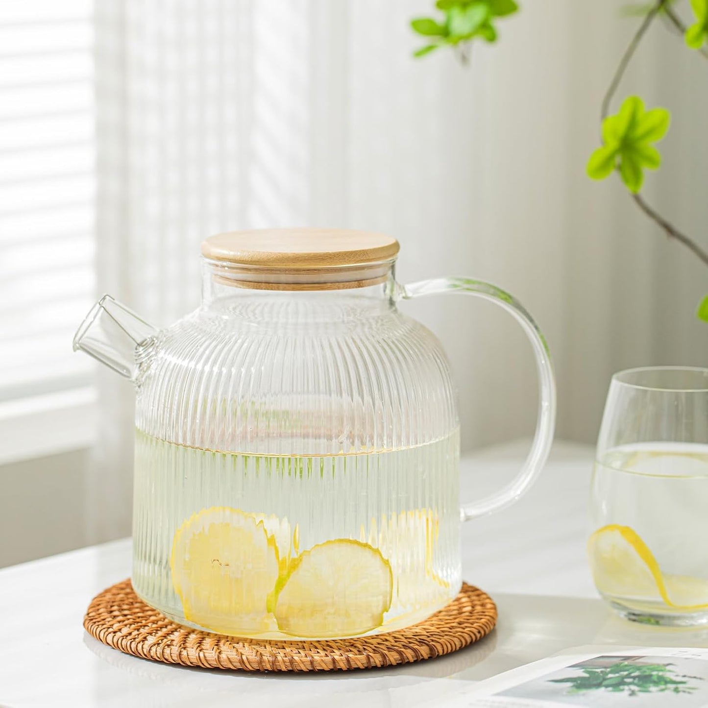 68 oz / 2 liter glass teapot with bamboo lid, stovetop safe glass teapot with filter, perfect for fruit tea, herbal tea and loose leaf tea, suitable for daily use and tea parties